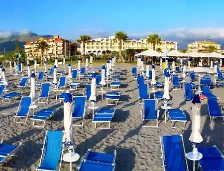 Parco Dei Principi Отель Скалея